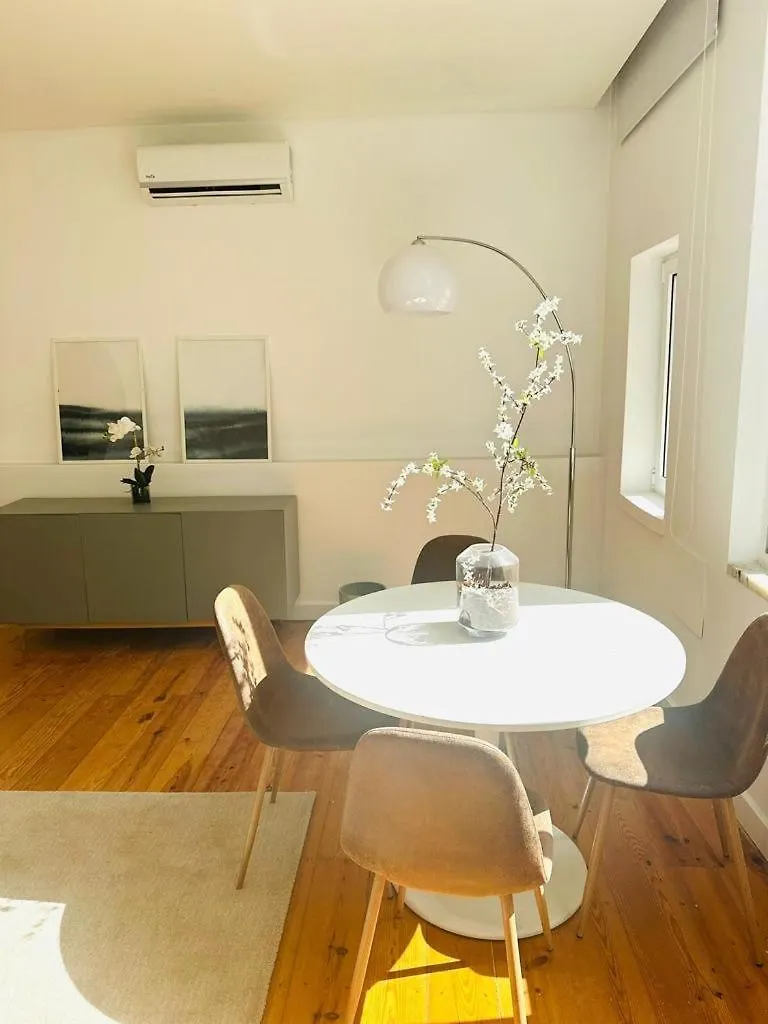 The Saraiva House - No 1E - Beautiful Two-Bedroom Apartment Lisbon